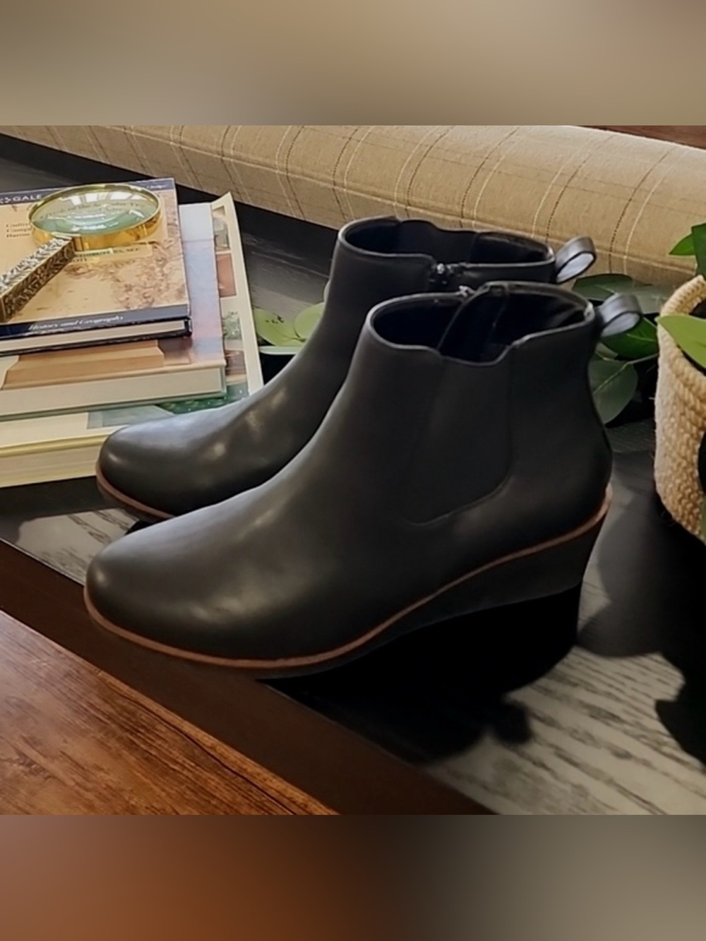 AEROSOLES Black Leather Chelsea Ankle Boot New in Box Size 6